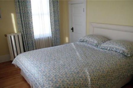La Boheme Restaurant & B&B Edmonton Room photo